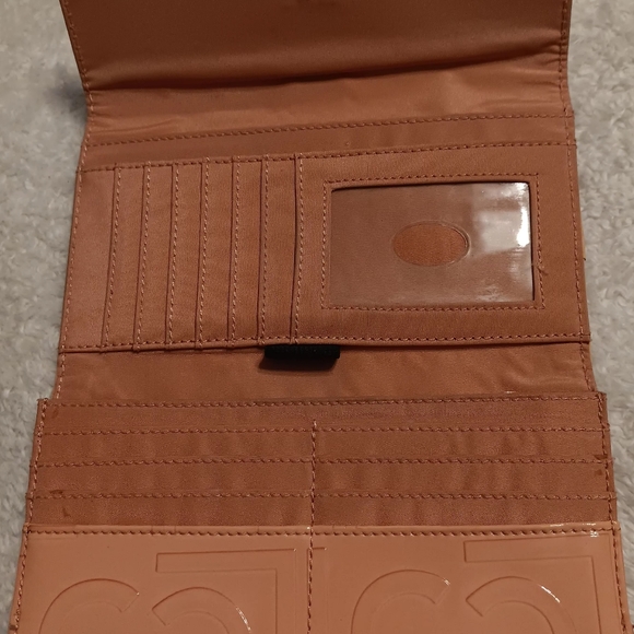Liz Claiborne peach beautiful wallet - Picture 5 of 9